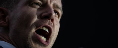 Magyar Péter bakizott, egyből nevetés tört ki a teremben, kikerült a videó az internetre