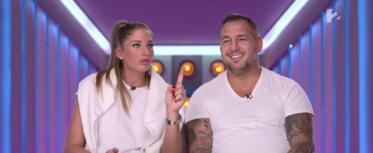 Curtis elé kemény szabályokat állított Judie, ezt tiltja neki felesége