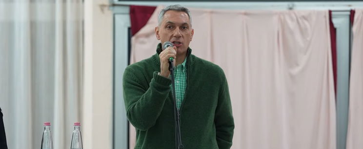 Lázár Jánosra és Magyar Péterre is ugyanaz a titokzatos férfi vadászik, hihetetlen fordulat