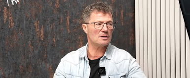 Stohl András fia pucéran rohant ki a fürdőből, ez történt A Nagy Ő otthonában