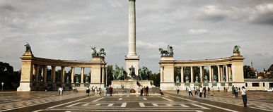 Akkora hibát fedeztek fel a Hősök tere egyik szobrán, amitől totál lever a víz