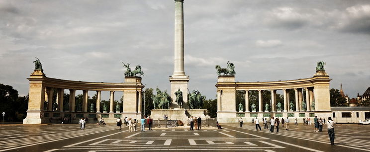 Akkora hibát fedeztek fel a Hősök tere egyik szobrán, amitől totál lever a víz