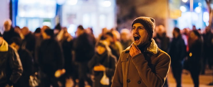 Durva támadás Kápolnásnyéken, kegyetlen módon rontottak rá egy Fidesz aktivistára