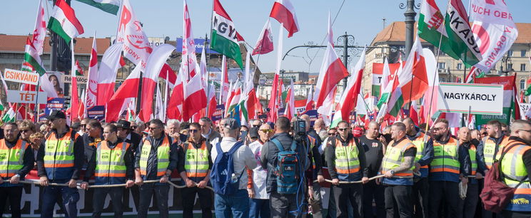 Példátlan módon vették el a képet a Békemenetről élő adásban, rendkívüli ami történt a közvetítés során