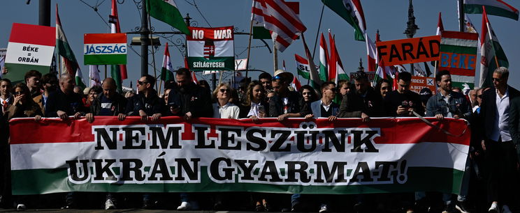 Kijött a legfurább számítás, tényleg a Békemenet nyerte a március 15-i menetek csatáját, méghozzá utcahosszal?