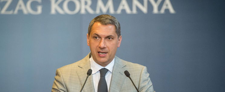 Durván nekimentek Lázár Jánosnak a paksi Lázárinfón, kemény válasz érkezett a közönségből a kritikára