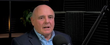 Fegyvert fogtak Rónai Egonra, hatalmas pénzösszeget követeltek tőle