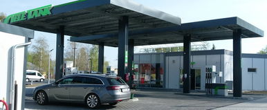 Bezárnak a benzinkutak, egy ország már kifogyott benzinből és gázolajból, Magyarország következhet? 