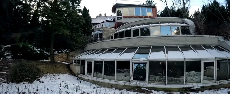 Bementek a magyar milliárdos otthonába, nyilvánosságra hozták a rendkívüli felvételeket