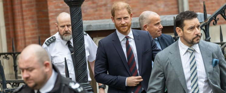 Magánnyomozók hallgatták le a királyi családot, vagyonokat követel Harry herceg a sérelmei miatt