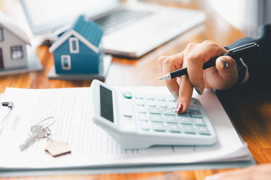 Hatalmas győzelem a devizahiteleseknek, egy családnak több tízmilliót fizet vissza az UniCredit Bank