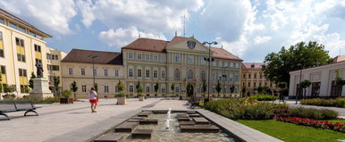 Beköszönt a nyár húsvétvasárnap ebben a városban, máshol viszont hajtépő szél és eső lesz - így alakul az időjárás a hosszú hétvégén