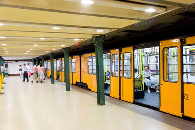 Nem akárki utazott a budapesti kis földalattin, döbbenet miért járt hazánkban