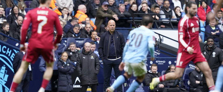 Itt a vége, Arne Slot távozását megírták az angolok, Szoboszlaiék főnök nélkül maradnak