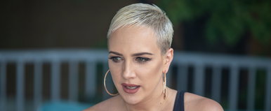 Így telnek Tóth Gabi munkanapjai a Parlamentben, megalázó videóban mutatták be az énekesnőt?