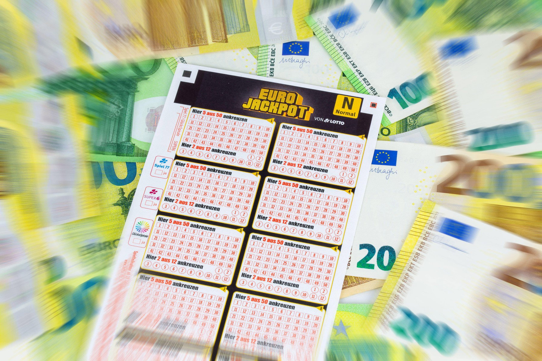 Eurojackpot: botrányosan hatalmas összeg várt gazdára, csak ikszelgetni kellett hozzá