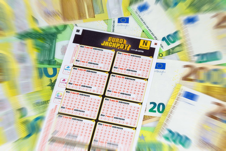 Eurojackpot: botrányosan hatalmas összeg várt gazdára, csak ikszelgetni kellett hozzá