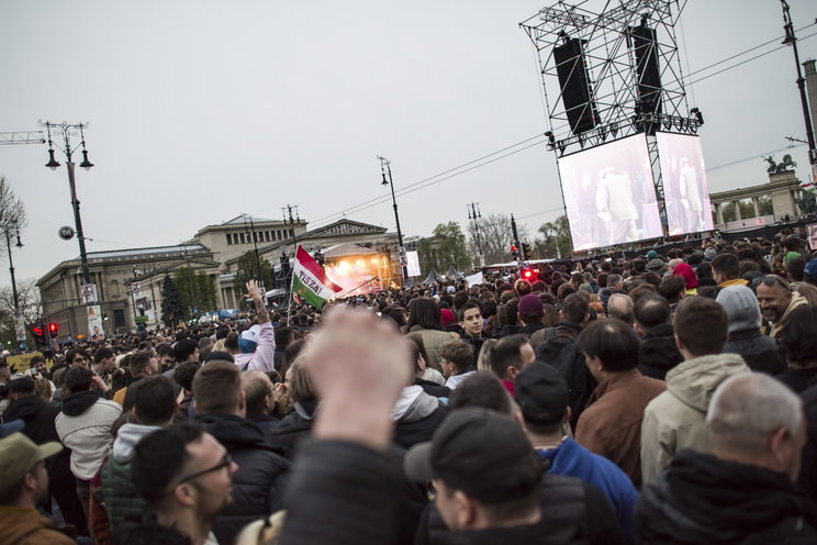 Megdöbbentek a külföldiek Rendszerbontó Nagykoncerttől, felkerült az internetre a véleményük