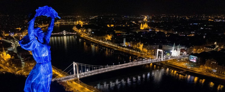 Lecserélték a Citadella szobrát, meghökkentő alak jelent meg a helyén