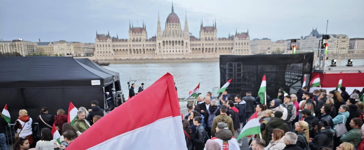 Különleges dolog készül a választások miatt, a Parlament épületéről van szó, most közölték