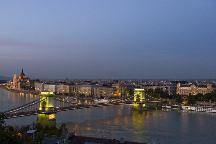 Példátlan dolog történt Budapest közepén a választási eredmények megérkezése után