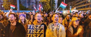 Világsztár ünnepelt Budapesten a Tisza győzelem után a fiatalokkal az utcán