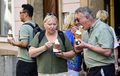 Óriási botrány a kürtőskalácsárusnál, kotnyeles vendég kötekedett egy vásárlóval