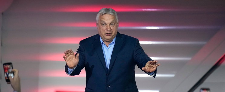 Olyan lesivideó terjed Orbán Viktorról, ami teljesen példátlan, nem látta a miniszterelnök, hogy veszi a kamera