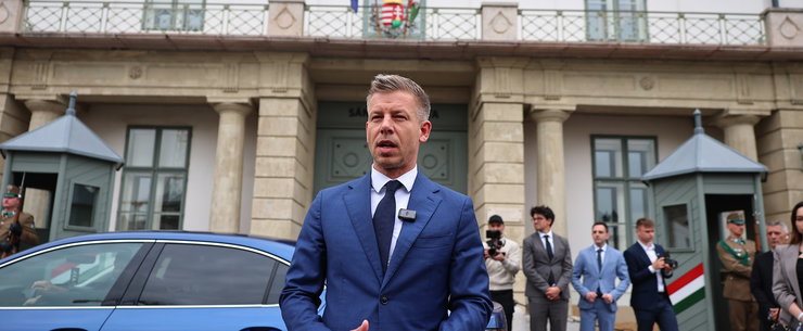 A nyílt utcán támadtak rá Magyar Péterre, meglepő amit ezután tett