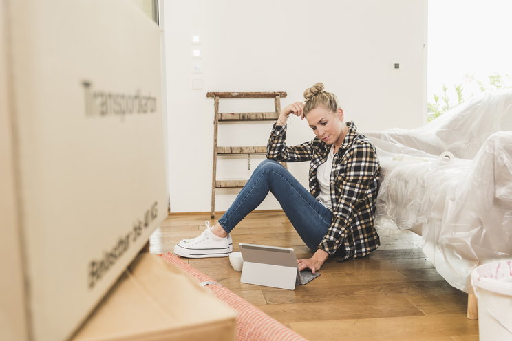 Pofátanul lehúzta a bérlőit a lakástulajdonos, végül a szomszédok bosszúja miatt már féláron sem tudta kiadni