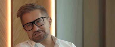 Felismerhetetlen Jákob Zoli, éttermi kép kering a neten a hírességről