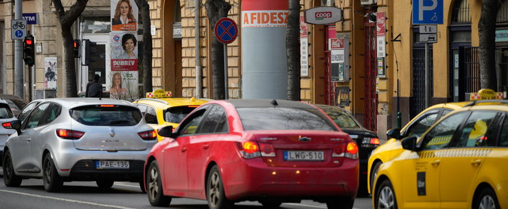 Teljes közlekedési káosz Budapesten, óriási probléma történt az utakon, megdöbbentő fotók érkeztek 
