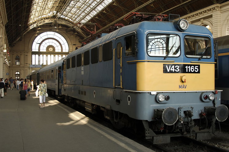 Vérlázító módon bánt egy kalauz egy idős nénivel, az egész kocsi összefogott a kaller ellen