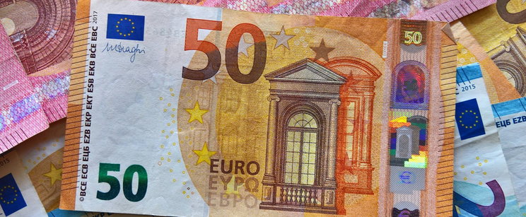 Hidegzuhany az euróról, komoly akadály bukkant fel a bevezetés előtt, rendkívüli számok jöttek