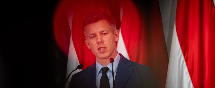 Magyar Péter végre megmutatta a családját, szüleivel és testvéreivel közös képen, különleges fotót tett ki az oldalára