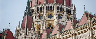 Megváltozik a Parlament homlokzata, Magyar Péter tett bejelentést