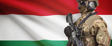 Ilyen amikor vidékről Budapestre látogat valaki: baltával sétált be a TEK-es kommandósok közé egy férfi