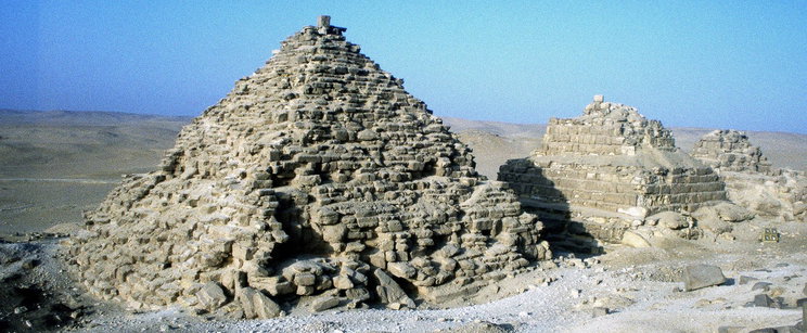 Óriási rózsaszín ajtót találtak az egyiptomi piramisok mellett, ahová vezet, oda élő ember nem léphet be