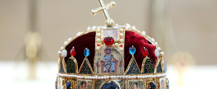 Így nézne ki a magyar királyi udvar 2026-ban, ő örökölné a trónt a szigorú szabályok szerint, meglepő foglalkozása van a főhercegnek