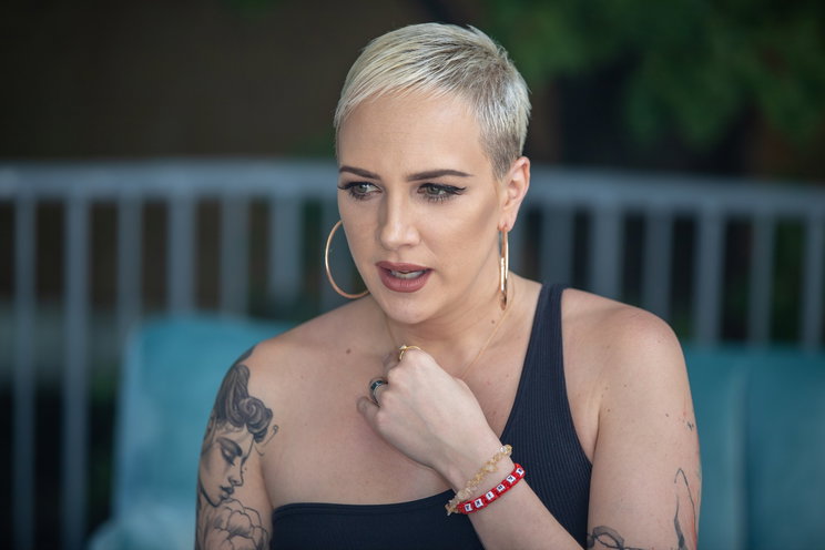 Tóth Gabi újra bejelentkezett, otthona feketében úszik