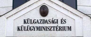 Máris hullanak a csontvázak a Külügy szekrényéből ? Súlyos állítások érkeztek a tiranai nagykövetségről