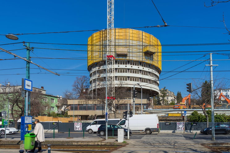 Elkezdték bontani Budapest egyik legikonikusabb épületét, szomorú videó érkezett a műveletről