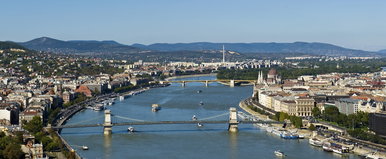 Azonnal ellepték a partot a budapestiek, valami nagyon furcsa látszik ki a Dunából