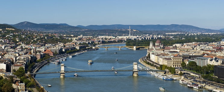 Azonnal ellepték a partot a budapestiek, valami nagyon furcsa látszik ki a Dunából