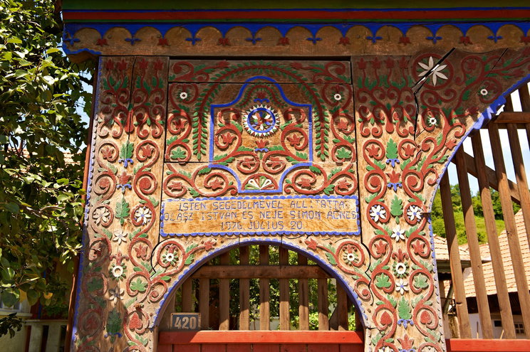 Magyar hieroglifák díszítenek egy Árpád-kori templomot, egy íráskutató megfejtette a jelentésüket