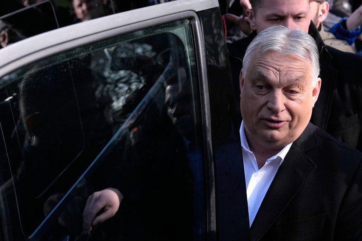 Orbán Viktor földrengésszerű vereséget ismert be, drámai hangvételű üzenetet küldött