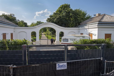 Friss képek kerültek elő Hatvanpusztáról, óriási változás van a birtokon