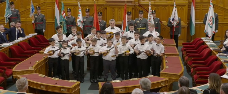 Megszólalt a 100 Tagú Cigányzenekar a képviselők kivonulása kapcsán, a Mi Hazánk pedig közzétette indoklását 