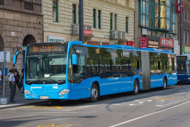 Ekkora balhé még nem volt Budapesten, kitépte a helyéről a buszvezetőt a beszámíthatatlan utas