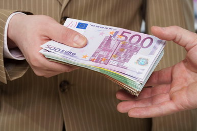 Itt a soha vissza nem térő lehetőség, egy cég azért fizet sok millió forintot, ha nagyon rossz vagy valamiben